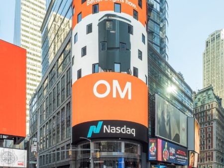 Crypto ETFs Lose $1.25B in a Week: What the Outflows Say About Institutional Demand